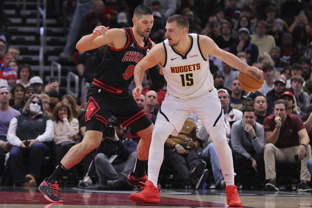 后防线的坚 后防线的坚