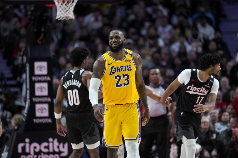 助理裁判立 助理裁判立